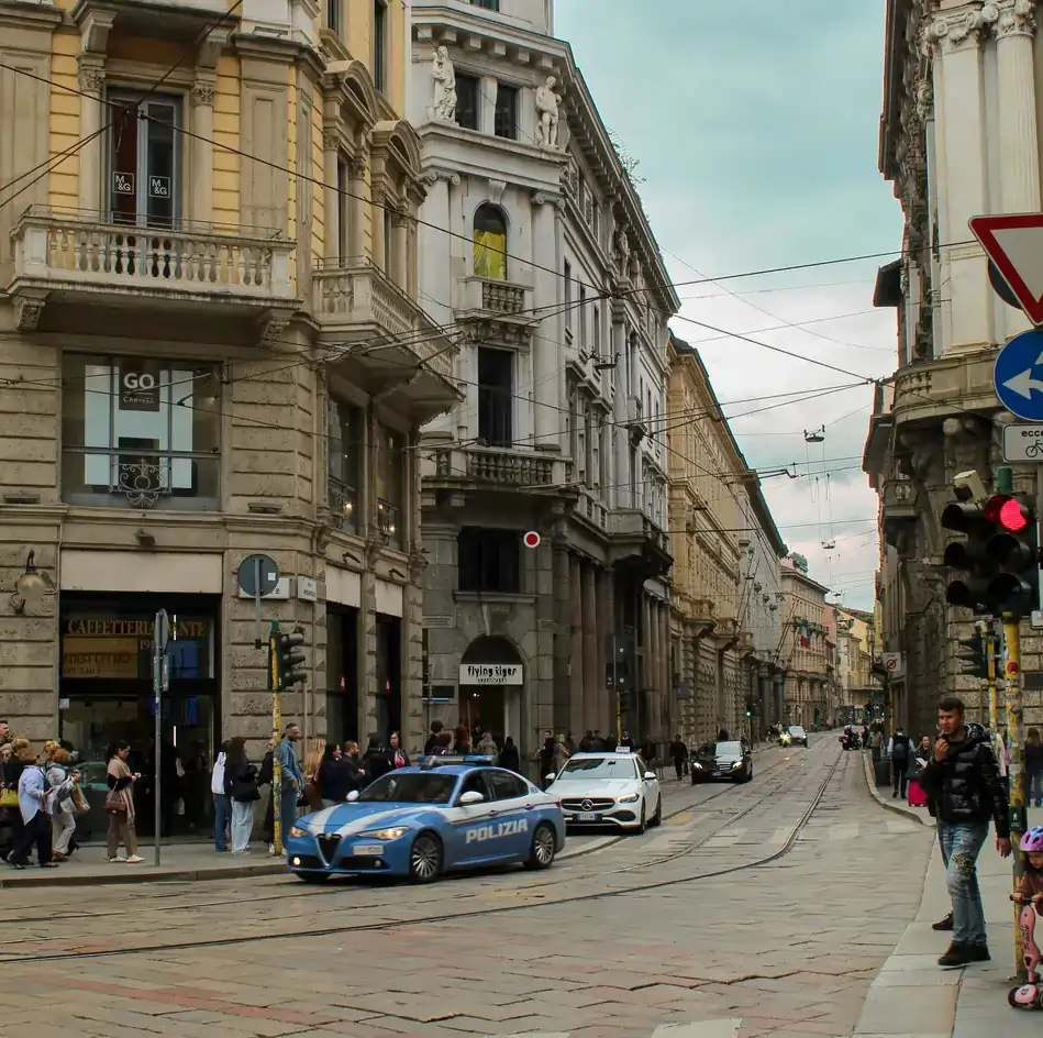 Book your private chauffeur service in Milan and travel with confidence, comfort, and style.