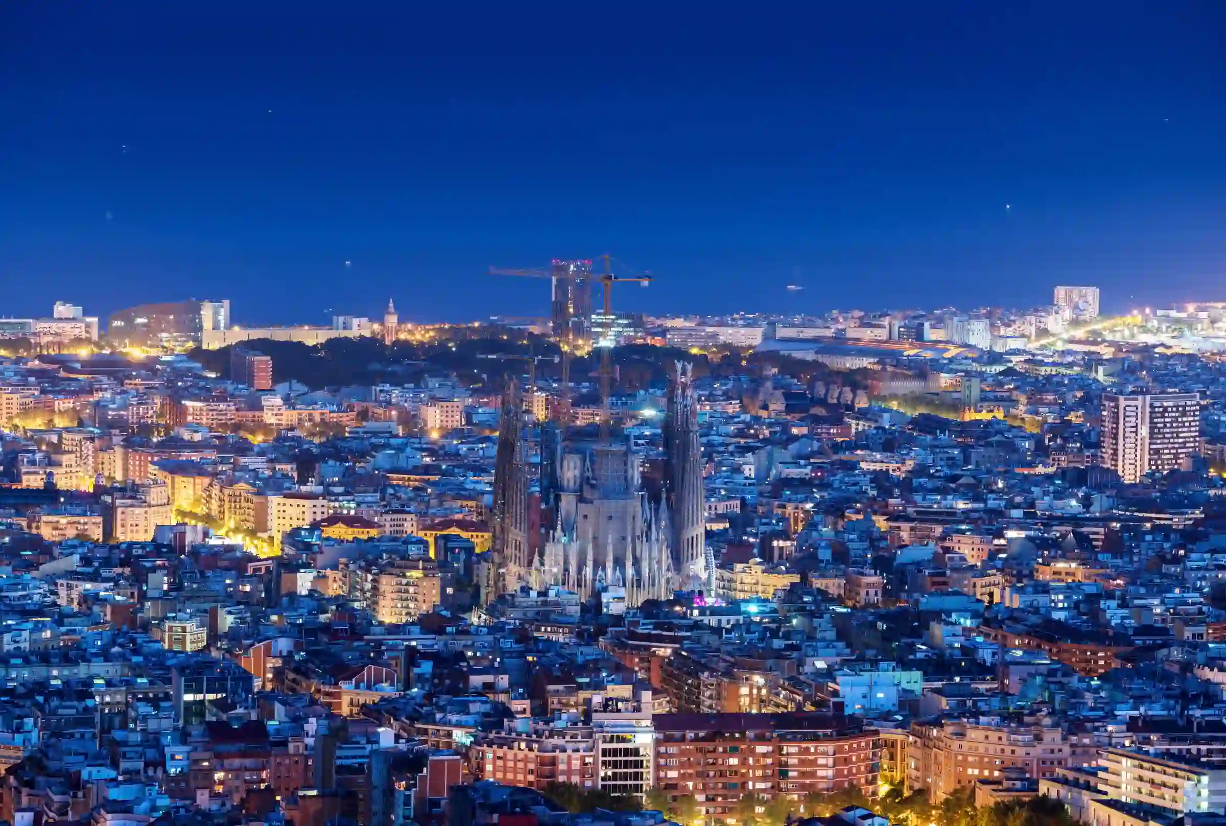 Private tour Barcelona — Sagrada Família aerial view by night with private chauffeur
