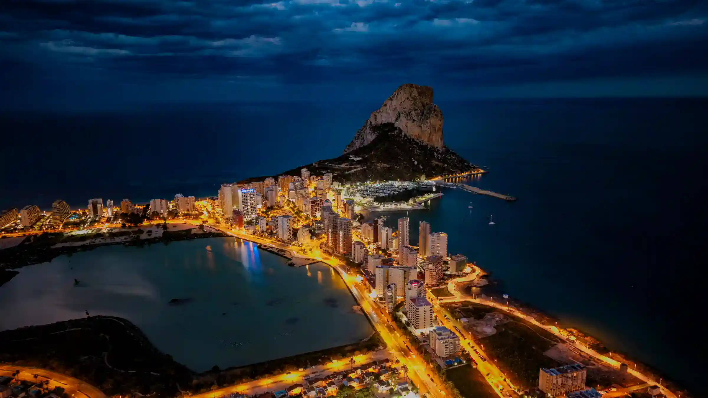 Calpe Pe&ntilde;&oacute;n de Ifach night skyline — Costa Blanca day trip from Alicante