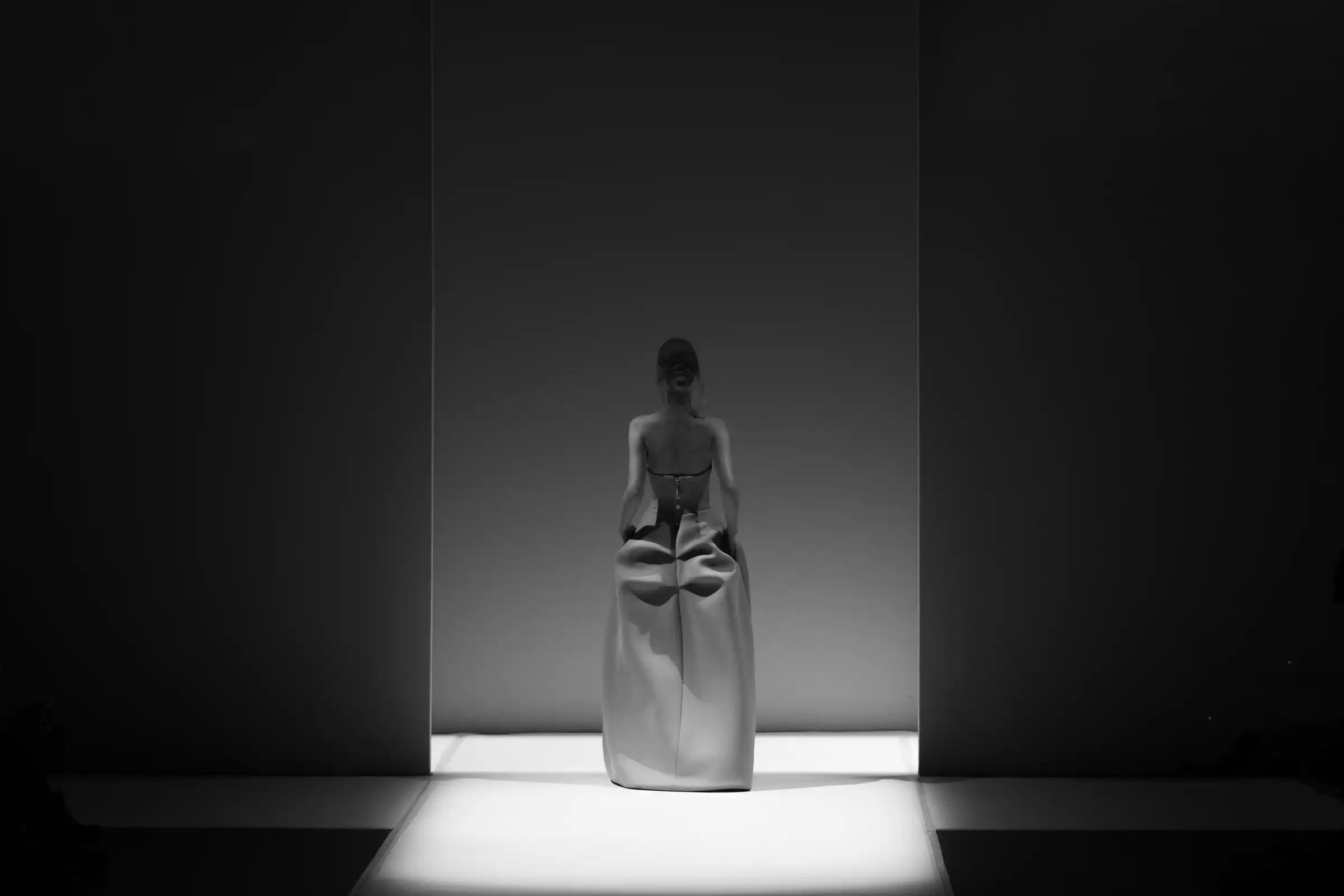 Private chauffeur Milan Fashion Week — runway show gala dinners La Scala