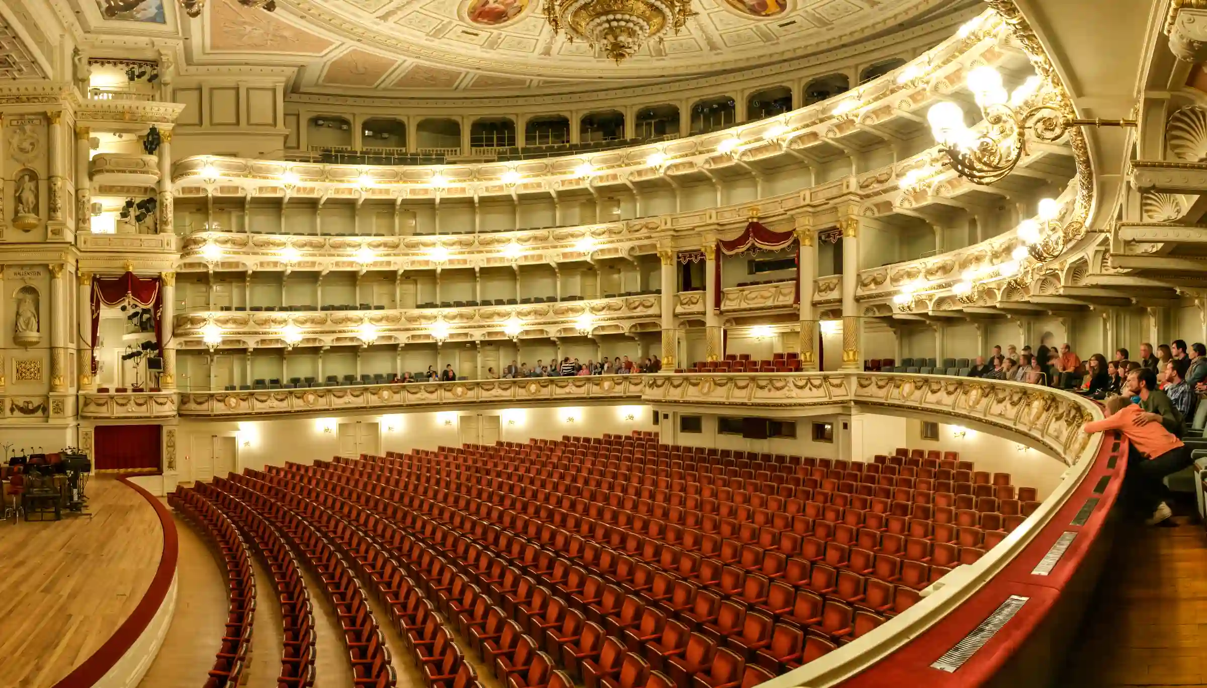 Private chauffeur Vienna events — Wiener Staatsoper Opera House gala dinners