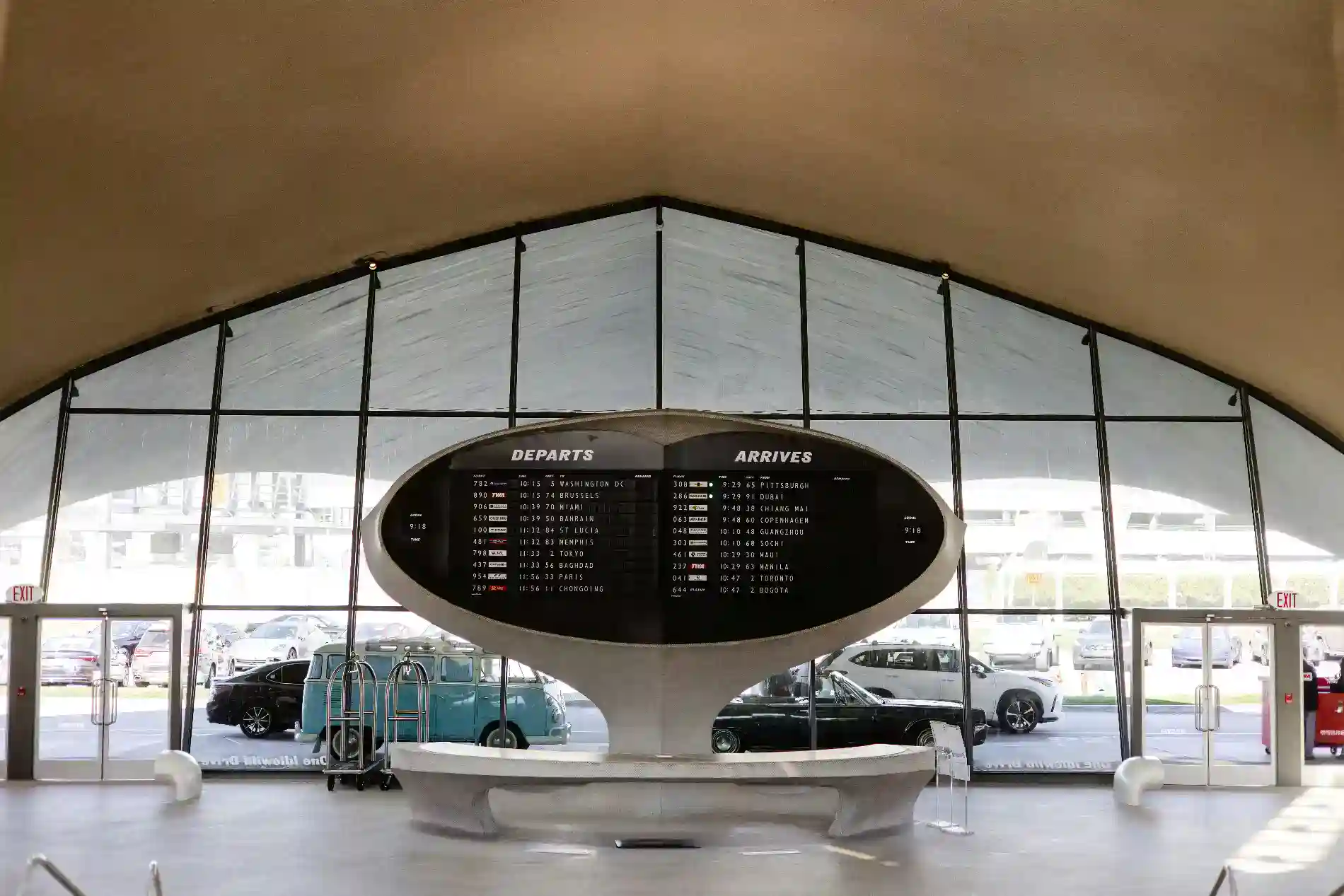 Private chauffeur airport transfer New York JFK — arrivals terminal
